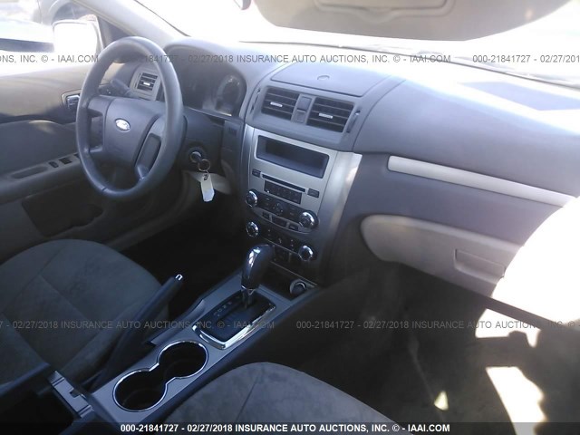 3FAHP0GA6AR322064 - 2010 FORD FUSION S SILVER photo 5