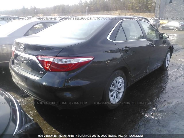 4T1BF1FK2HU681008 - 2017 TOYOTA CAMRY LE/XLE/SE/XSE BLACK photo 4