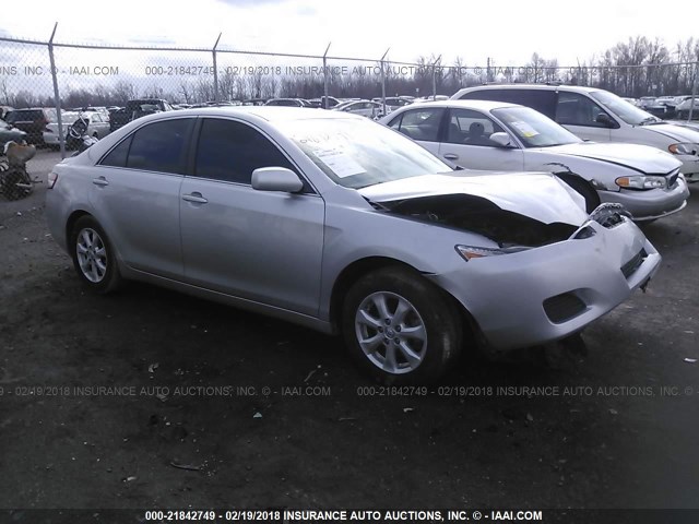 4T4BF3EK9BR118743 - 2011 TOYOTA CAMRY SE/LE/XLE ვერცხლისფერი ფოტო 1