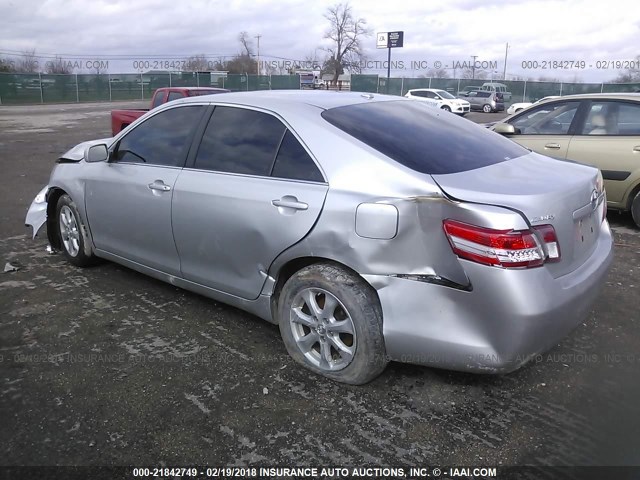 4T4BF3EK9BR118743 - 2011 TOYOTA CAMRY SE/LE/XLE SILVER photo 3