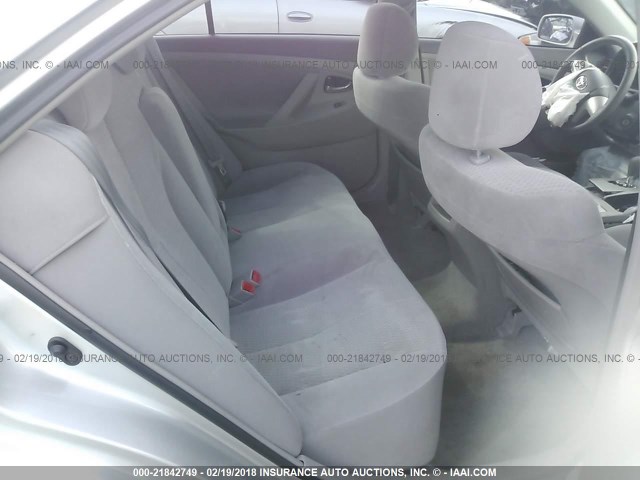 4T4BF3EK9BR118743 - 2011 TOYOTA CAMRY SE/LE/XLE ვერცხლისფერი ფოტო 8