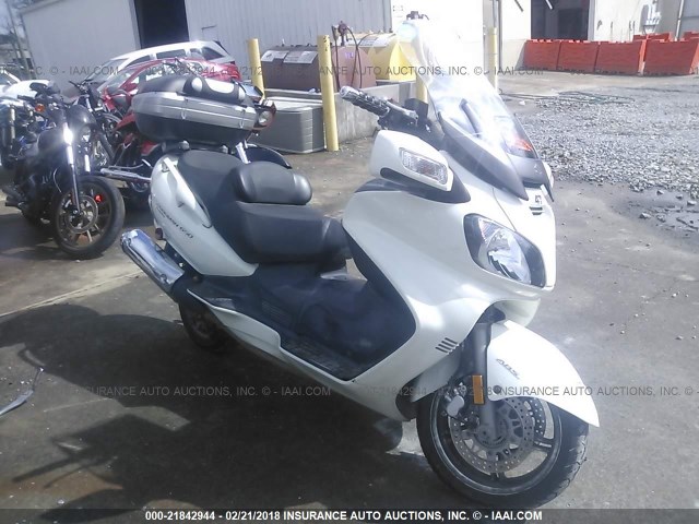 JS1CP51B1B2100535 - 2011 SUZUKI AN650 A WHITE photo 1