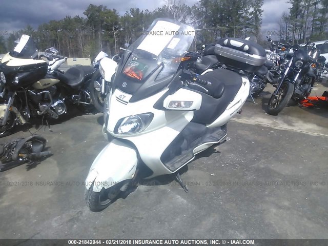 JS1CP51B1B2100535 - 2011 SUZUKI AN650 A WHITE photo 2