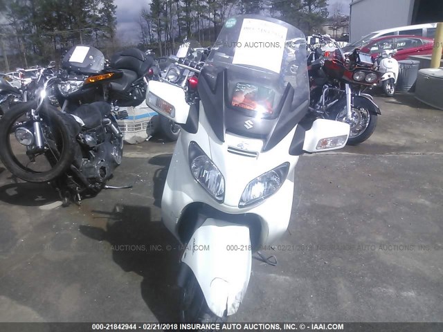 JS1CP51B1B2100535 - 2011 SUZUKI AN650 A WHITE photo 5