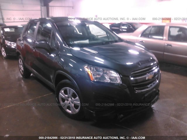 3GNCJKSB2GL272283 - 2016 CHEVROLET TRAX LS GRAY photo 1