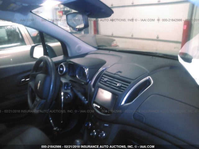 3GNCJKSB2GL272283 - 2016 CHEVROLET TRAX LS GRAY photo 5