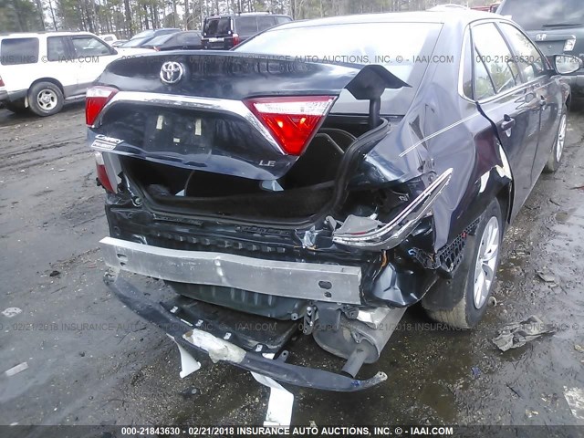 4T1BF1FKXGU565070 - 2016 TOYOTA CAMRY LE/XLE/SE/XSE Türkis Foto 6