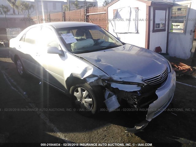 4T1BE32K05U408763 - 2005 TOYOTA CAMRY LE/XLE/SE 银色 照片 1