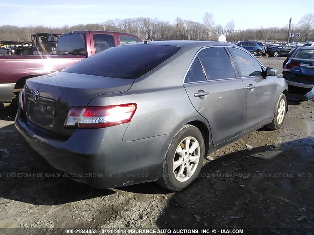 4T1BF3EKXBU133018 - 2011 TOYOTA CAMRY SE/LE/XLE GRAY photo 4