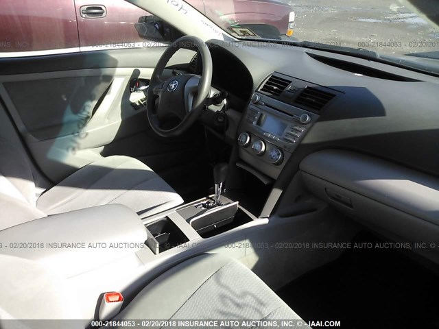 4T1BF3EKXBU133018 - 2011 TOYOTA CAMRY SE/LE/XLE GRAY photo 5