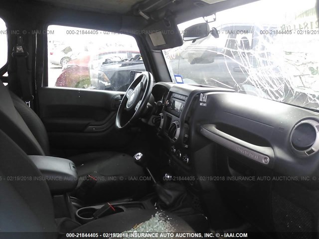 1C4AJWAG7GL211530 - 2016 JEEP WRANGLER SPORT 灰色 照片 5