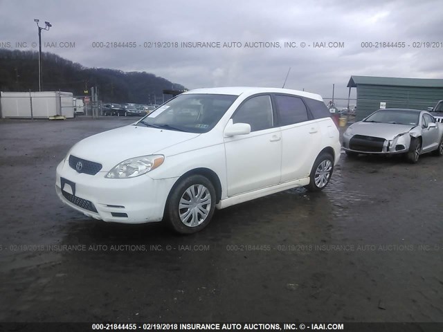 2T1KR32E23C039028 - 2003 TOYOTA COROLLA MATRIX XR WHITE photo 2