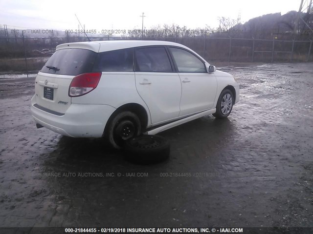 2T1KR32E23C039028 - 2003 TOYOTA COROLLA MATRIX XR WHITE photo 4