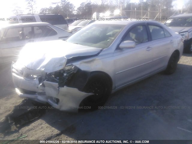 4T1BF3EK5AU005638 - 2010 TOYOTA CAMRY SE/LE/XLE SILVER photo 2