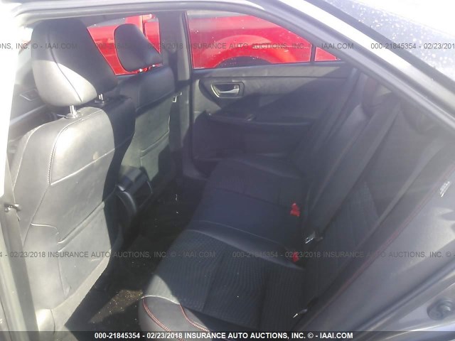 4T1BF1FK3FU066173 - 2015 TOYOTA CAMRY LE/XLE/SE/XSE ნაცრისფერი ფოტო 8