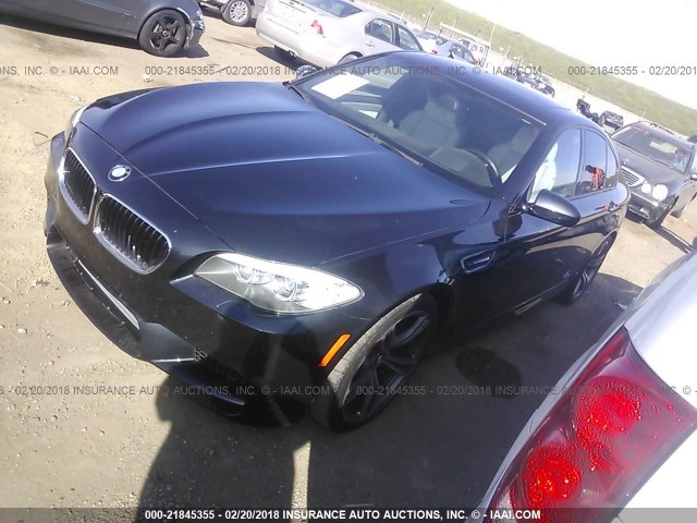 WBSFV9C58DD096832 - 2013 BMW M5 GRAY photo 2