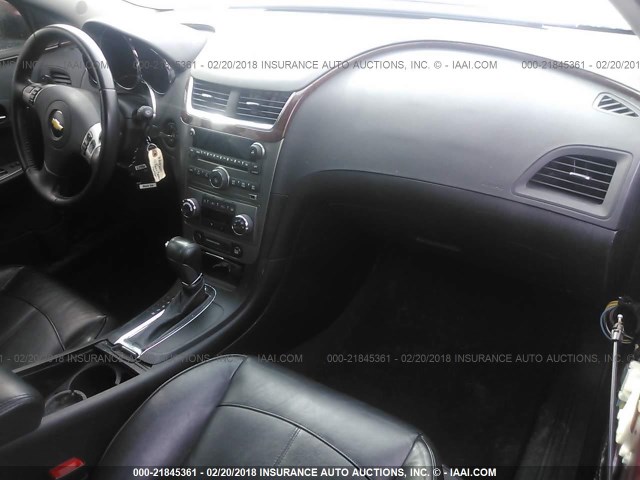 1G1ZE5E73AF133001 - 2010 CHEVROLET MALIBU LTZ Марун фото 5