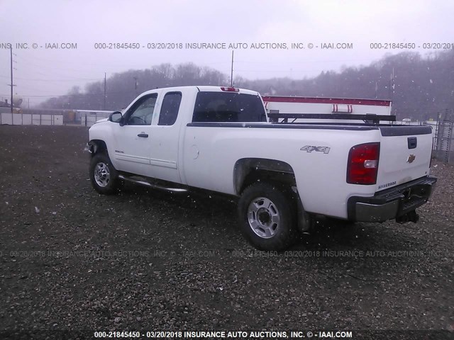 1GC2KXCG9DZ360793 - 2013 CHEVROLET SILVERADO K2500 HEAVY DUTY LT WHITE photo 3