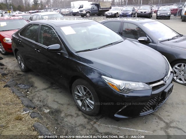 4T1BF1FK2FU092084 - 2015 TOYOTA CAMRY LE/XLE/SE/XSE Gris photo 1