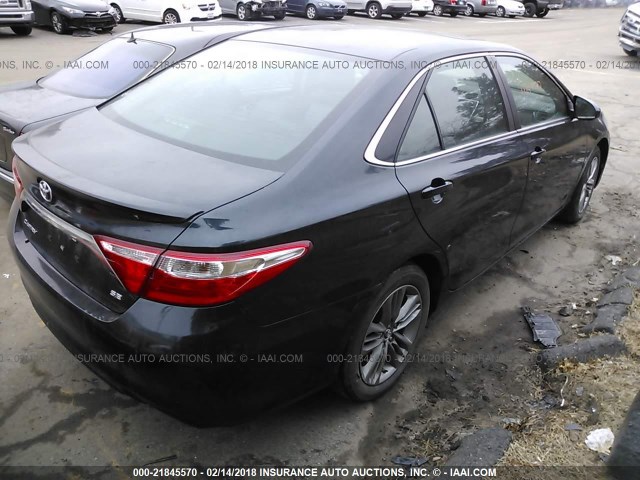 4T1BF1FK2FU092084 - 2015 TOYOTA CAMRY LE/XLE/SE/XSE Gris photo 4