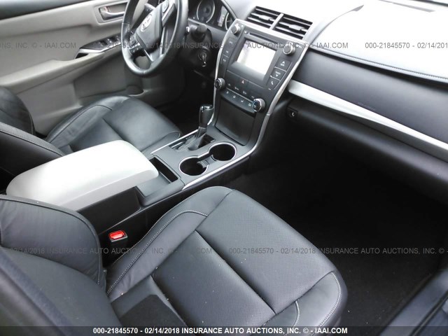 4T1BF1FK2FU092084 - 2015 TOYOTA CAMRY LE/XLE/SE/XSE Gris photo 5