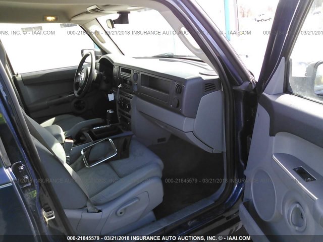 1J8HG48KX6C134414 - 2006 JEEP COMMANDER BLUE photo 5