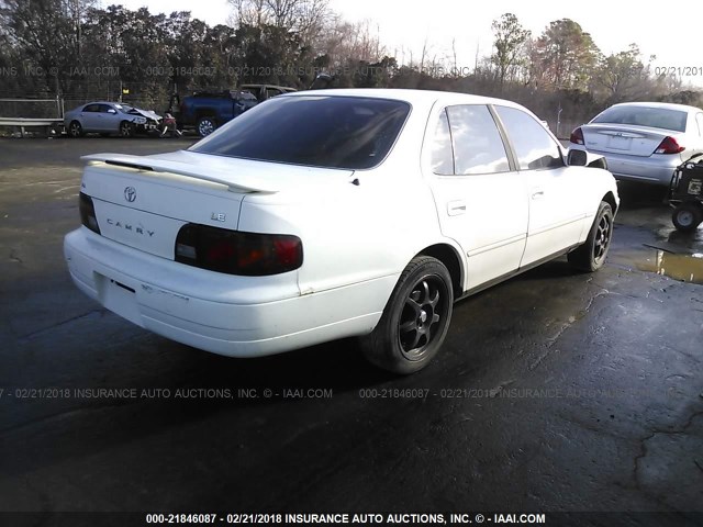 4T1BG12K4TU937449 - 1996 TOYOTA CAMRY DX/LE/XLE WHITE photo 4