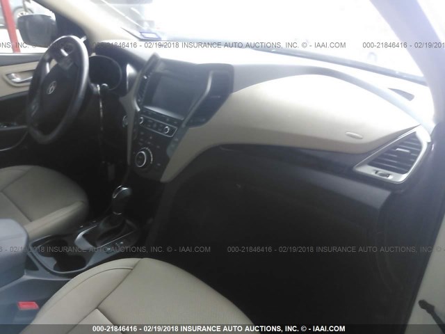 5NMZU3LB5HH039608 - 2017 HYUNDAI SANTA FE SPORT  WHITE photo 5