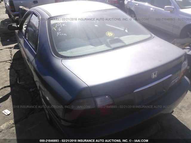 1HGCD563XVA088901 - 1997 HONDA ACCORD LX/EX GRAY photo 3