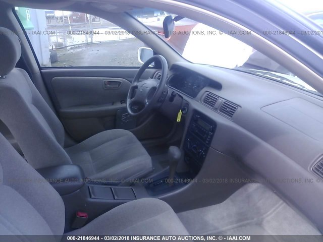 JT2BG22K410604692 - 2001 TOYOTA CAMRY CE/LE/XLE 白色 照片 5