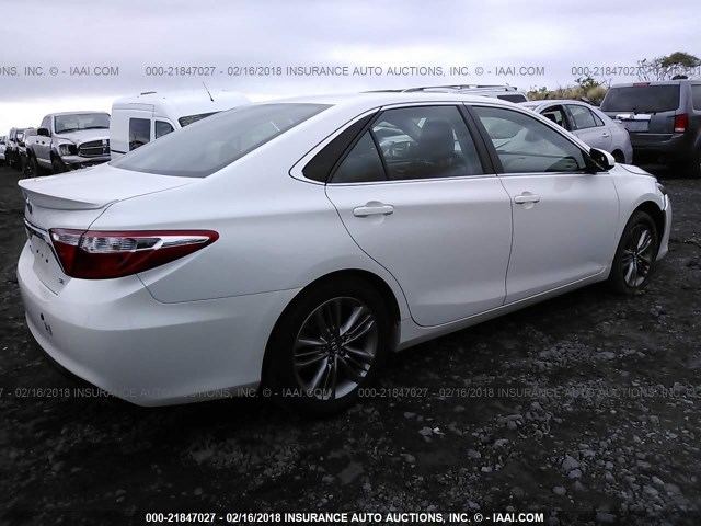 4T1BF1FK5GU580334 - 2016 TOYOTA CAMRY LE/XLE/SE/XSE თეთრი ფოტო 4