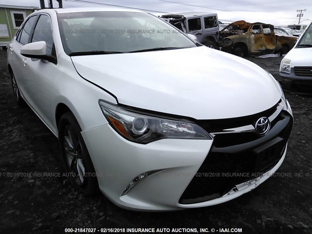 4T1BF1FK5GU580334 - 2016 TOYOTA CAMRY LE/XLE/SE/XSE თეთრი ფოტო 6