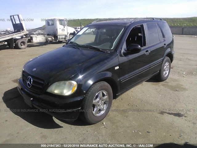 4JGAB54E91A242102 - 2001 MERCEDES-BENZ ML 320 BLACK photo 2