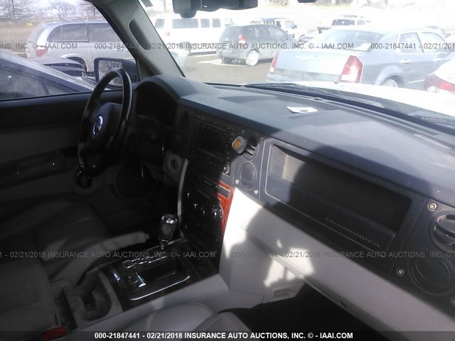 1J8HG58P77C584539 - 2007 JEEP COMMANDER LIMITED GRAY photo 5