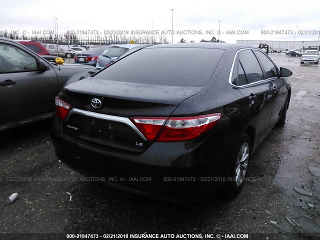 4T1BF1FKXFU872463 - 2015 TOYOTA CAMRY LE/XLE/SE/XSE BLACK photo 4