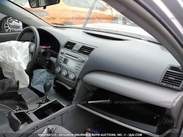 4T1BK3EK8BU626403 - 2011 TOYOTA CAMRY SE/LE/XLE 灰色 照片 5