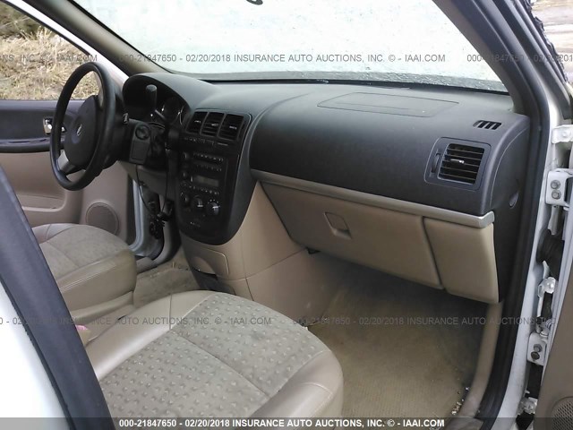 1GNDV23L95D278570 - 2005 CHEVROLET UPLANDER LS WHITE photo 5