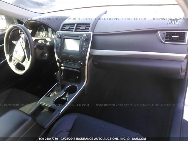 4T1BF1FK6GU266076 - 2016 TOYOTA CAMRY LE/XLE/SE/XSE WHITE photo 5