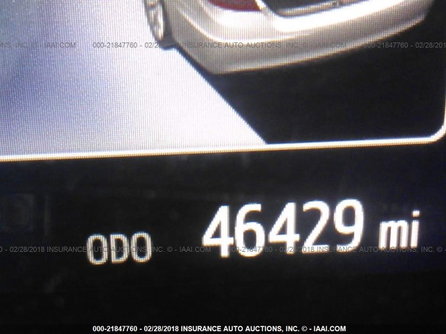 4T1BF1FK6GU266076 - 2016 TOYOTA CAMRY LE/XLE/SE/XSE WHITE photo 7