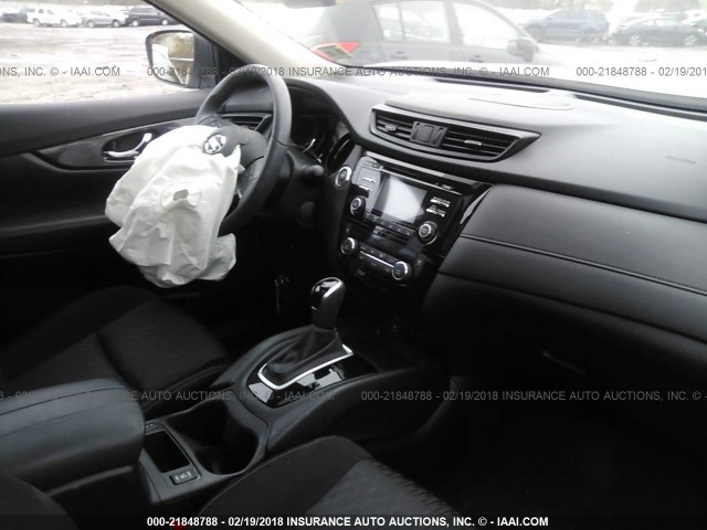 JN8AT2MV7HW020580 - 2017 NISSAN ROGUE S/SL/SV ვერცხლისფერი ფოტო 5