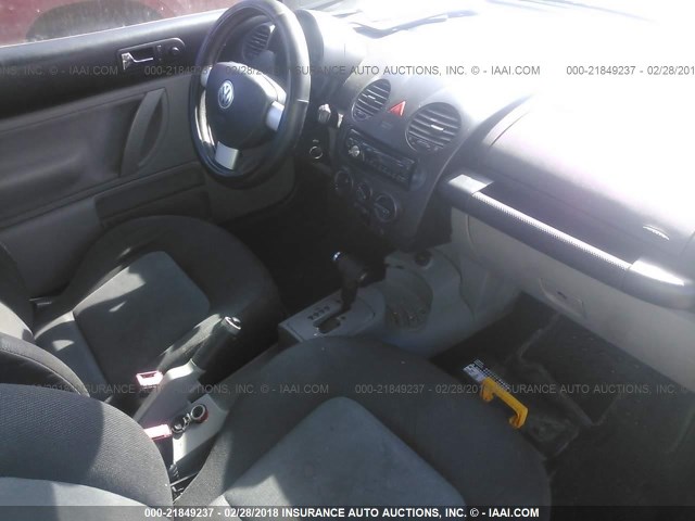 3VWBK31C75M409594 - 2005 VOLKSWAGEN NEW BEETLE GL 黑色 照片 5