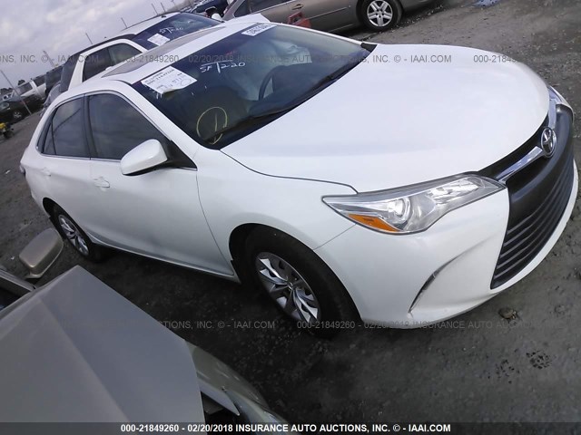 4T4BF1FK3FR474470 - 2015 TOYOTA CAMRY LE/XLE/SE/XSE WHITE photo 1