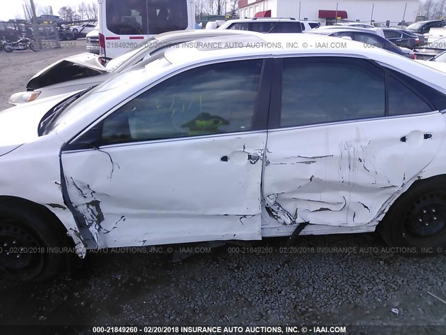 4T4BF1FK3FR474470 - 2015 TOYOTA CAMRY LE/XLE/SE/XSE Weiß Foto 6
