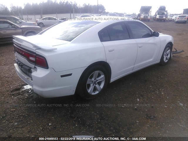 2B3CL3CG7BH552495 - 2011 DODGE CHARGER WHITE photo 4