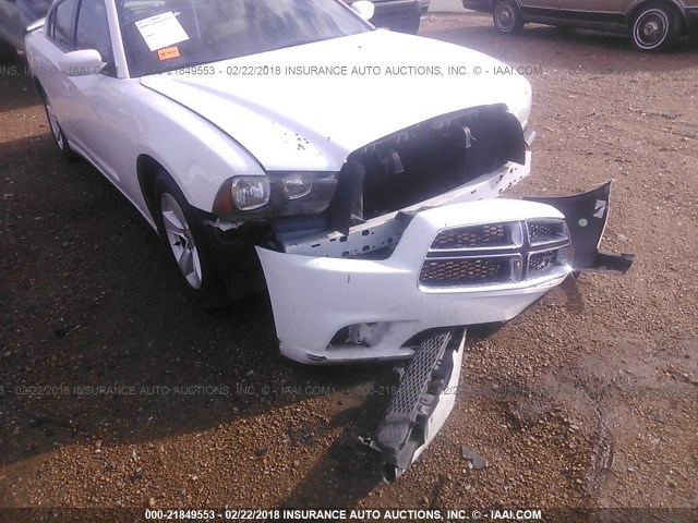 2B3CL3CG7BH552495 - 2011 DODGE CHARGER WHITE photo 6