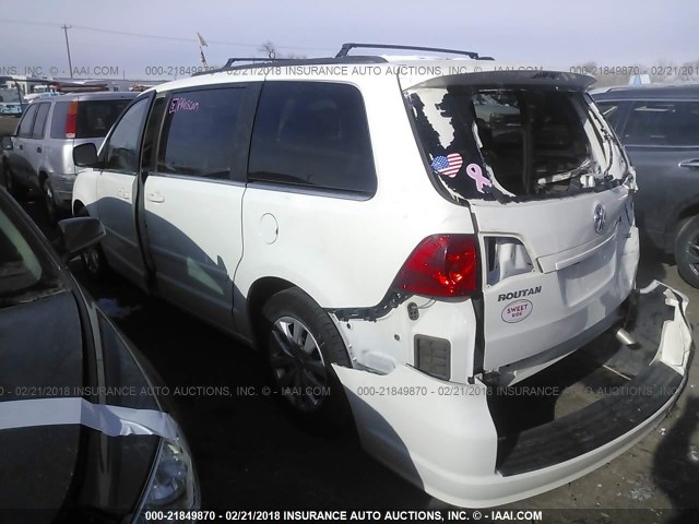 2C4RVABG8CR294332 - 2012 VOLKSWAGEN ROUTAN SE WHITE photo 3