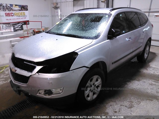 1GNLREED7AS110424 - 2010 CHEVROLET TRAVERSE LS SILVER photo 2