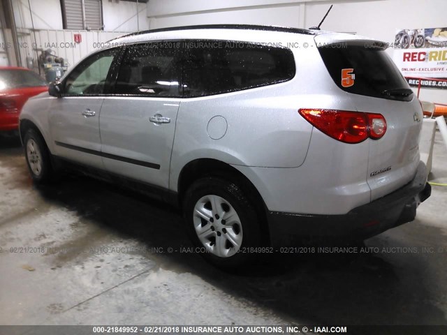 1GNLREED7AS110424 - 2010 CHEVROLET TRAVERSE LS SILVER photo 3