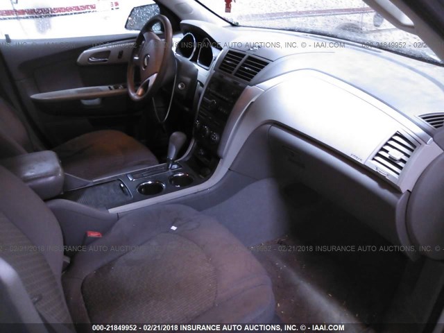 1GNLREED7AS110424 - 2010 CHEVROLET TRAVERSE LS SILVER photo 5