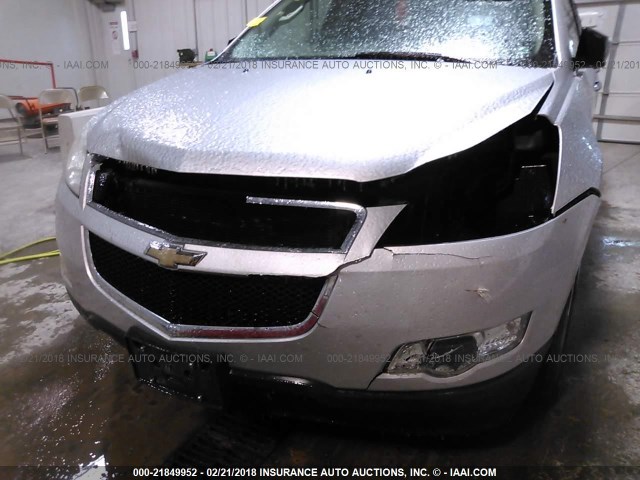 1GNLREED7AS110424 - 2010 CHEVROLET TRAVERSE LS SILVER photo 6